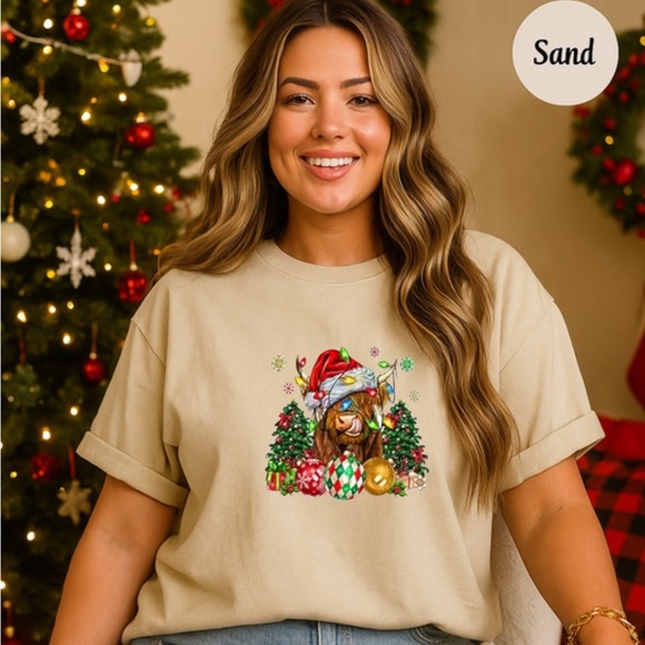 Gildan Sand Holiday Tee with Festive Design - Picture 1 of 1